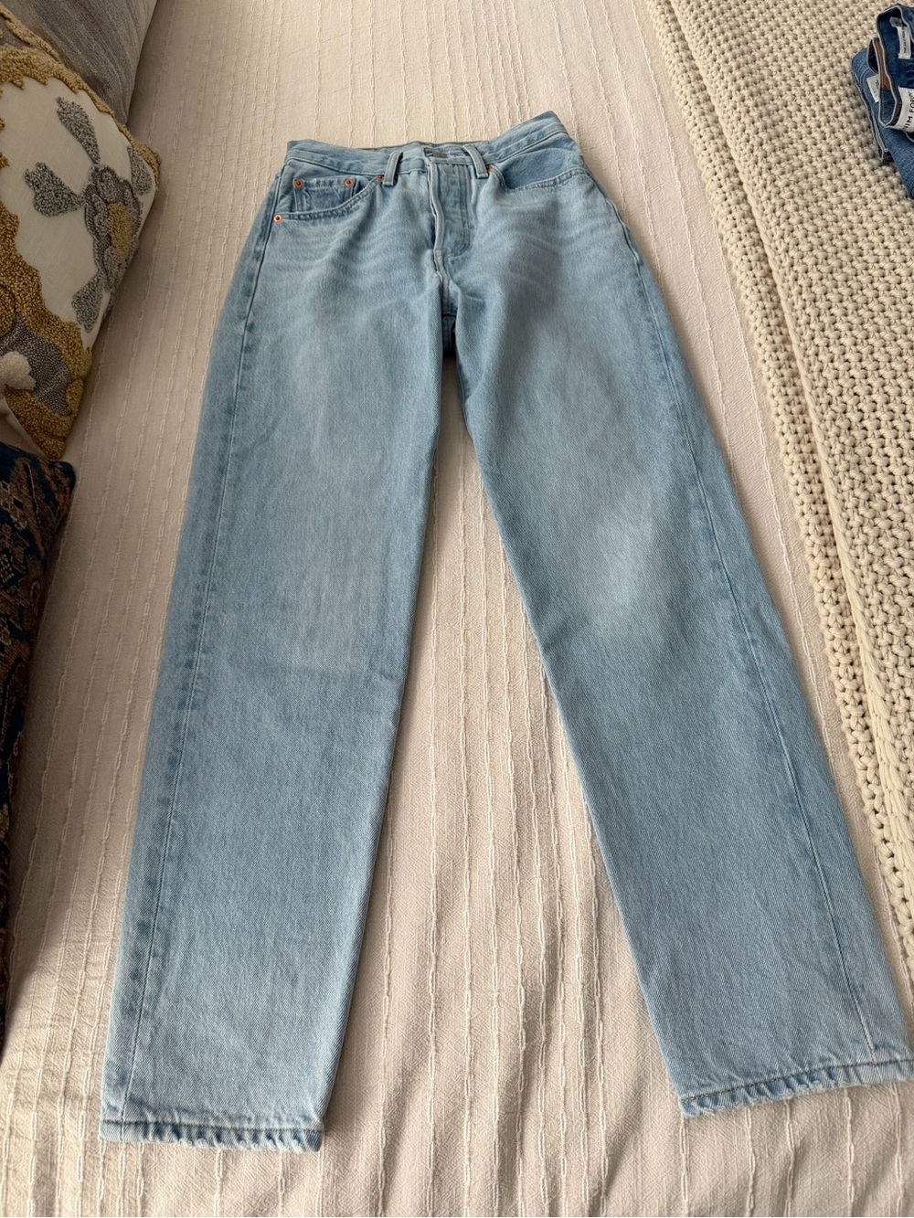 Levi's Light Blue Women's Straight-Leg Jeans
Waist 26 
Inseam 29